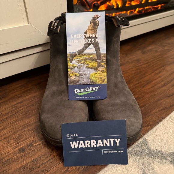 Blundstone Rustic Black High Top Boots - Picture 2 of 16